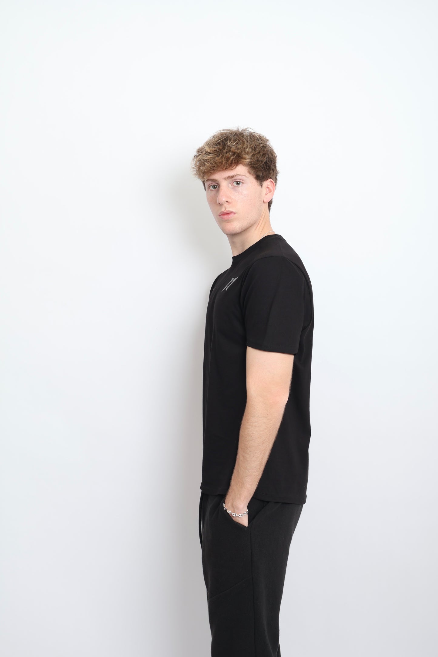 Camiseta Here To Perform BLACK Regular Fit