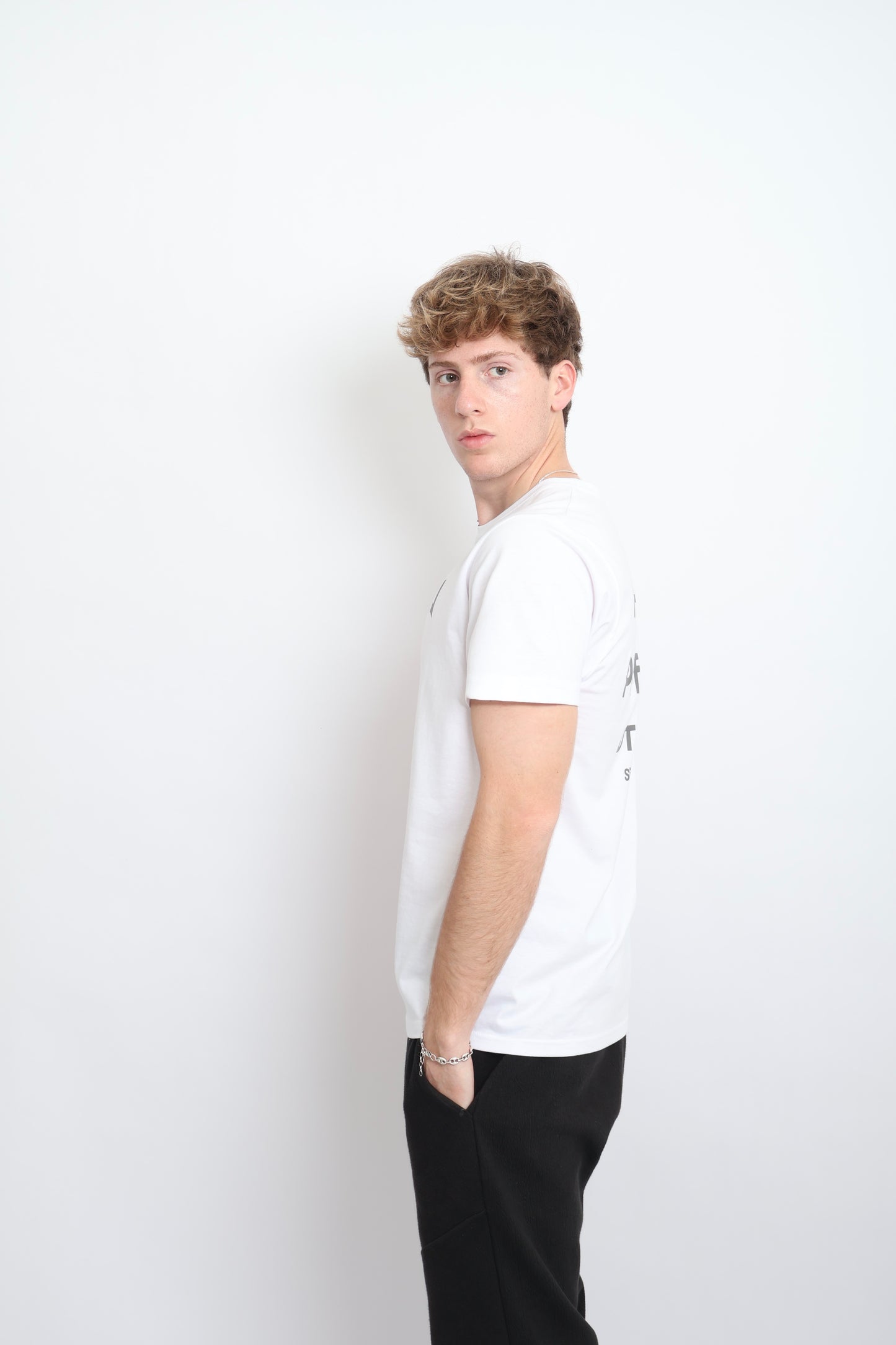 Camiseta Here To Perform WHITE Regular Fit