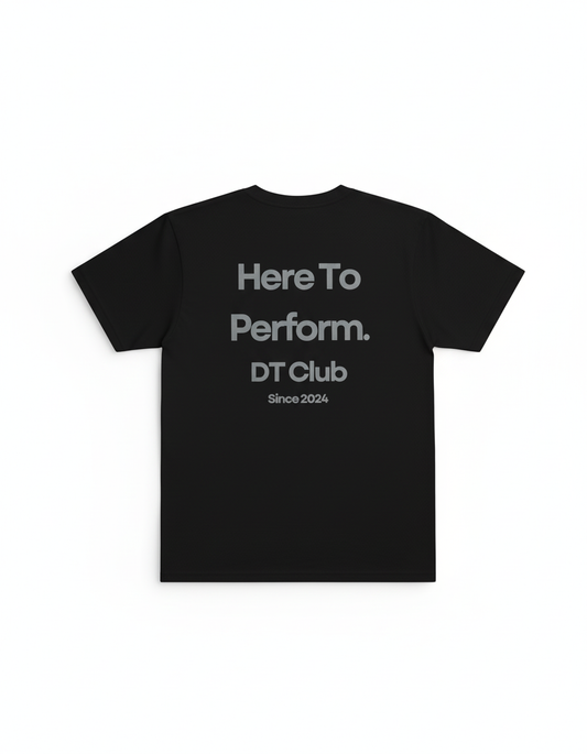 CAMISETA "HERE TO PERFORM." NEGRA
