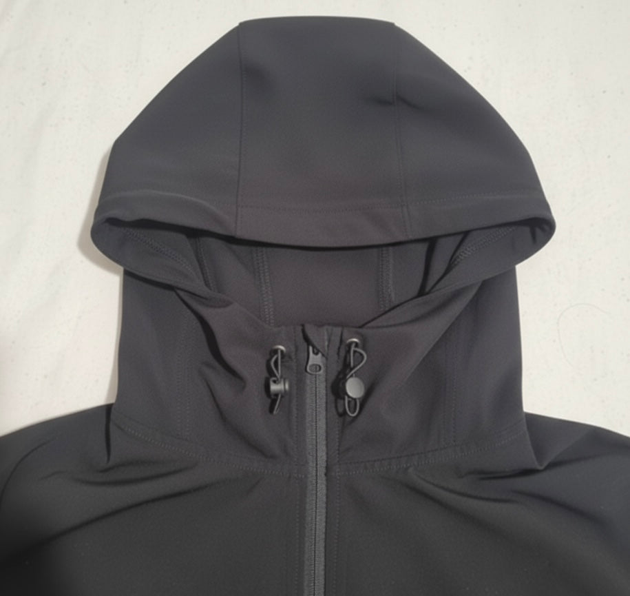 CHAQUETA TÉCNICA LIGERA NEGRA