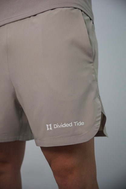 PANTALÓN CORTO DE ENTRENAMIENTO GRIS - ESSENTIALS