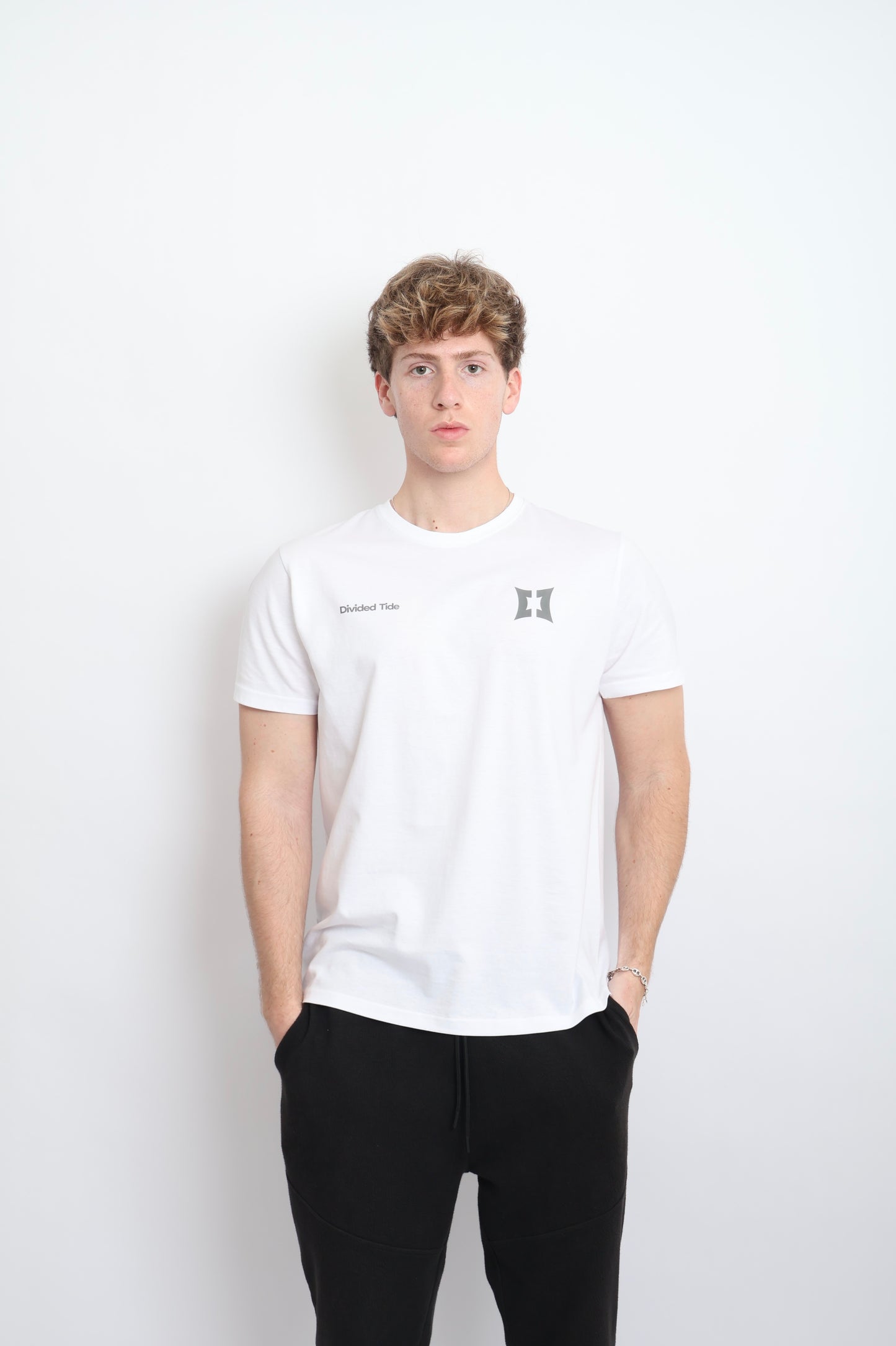 Camiseta Here To Perform WHITE Regular Fit
