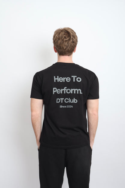 CAMISETA "HERE TO PERFORM." NEGRA