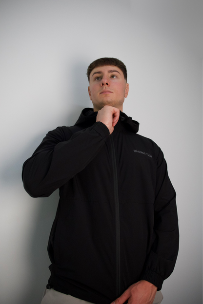 CHAQUETA TÉCNICA LIGERA NEGRA